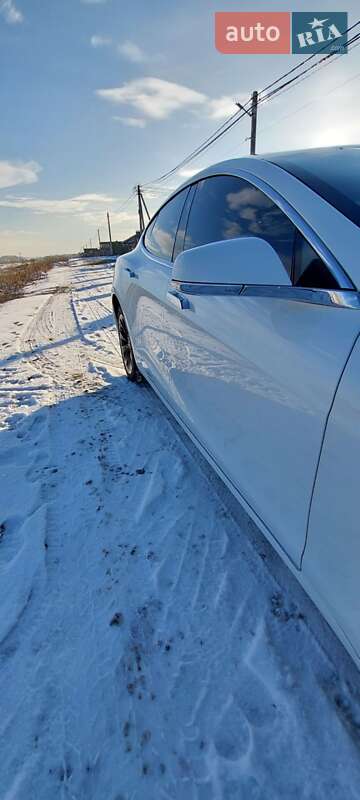Лифтбек Tesla Model S 2018 в Ровно