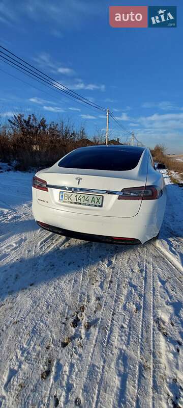 Лифтбек Tesla Model S 2018 в Ровно