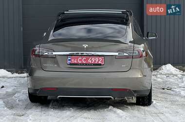 Ліфтбек Tesla Model S 2015 в Трускавці