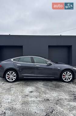 Лифтбек Tesla Model S 2015 в Виннице