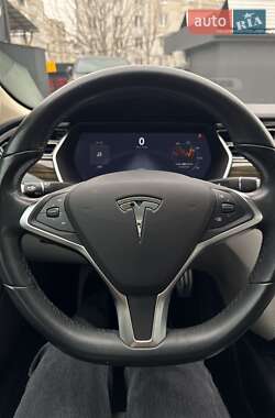 Лифтбек Tesla Model S 2015 в Виннице