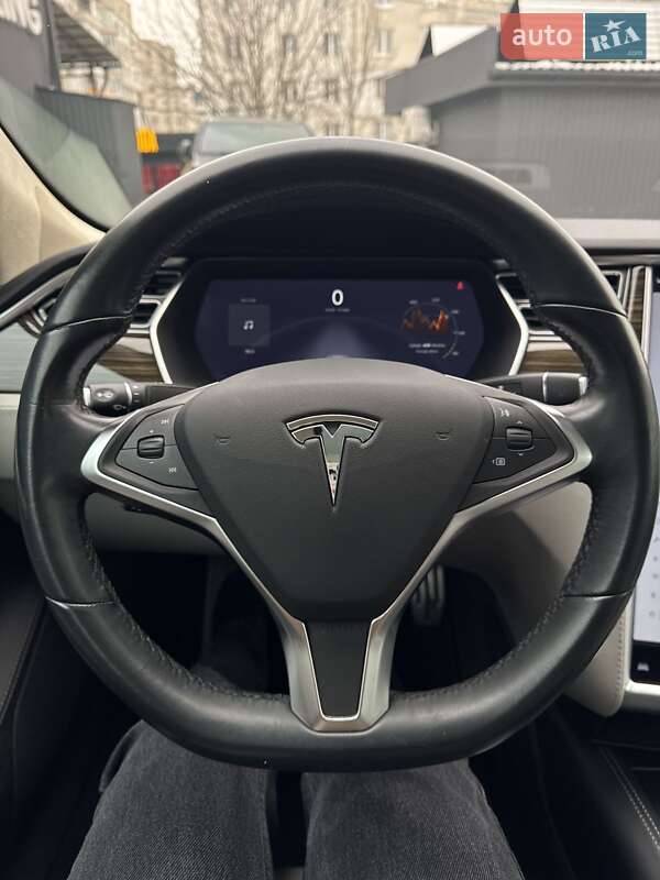 Лифтбек Tesla Model S 2015 в Виннице