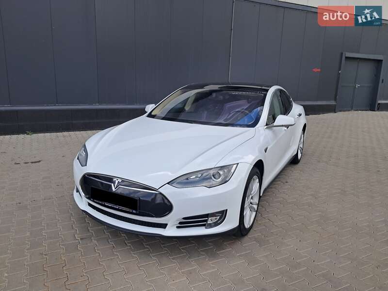 Лифтбек Tesla Model S 2014 в Киеве