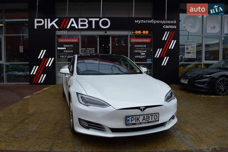 Лифтбек Tesla Model S 2018 в Львове