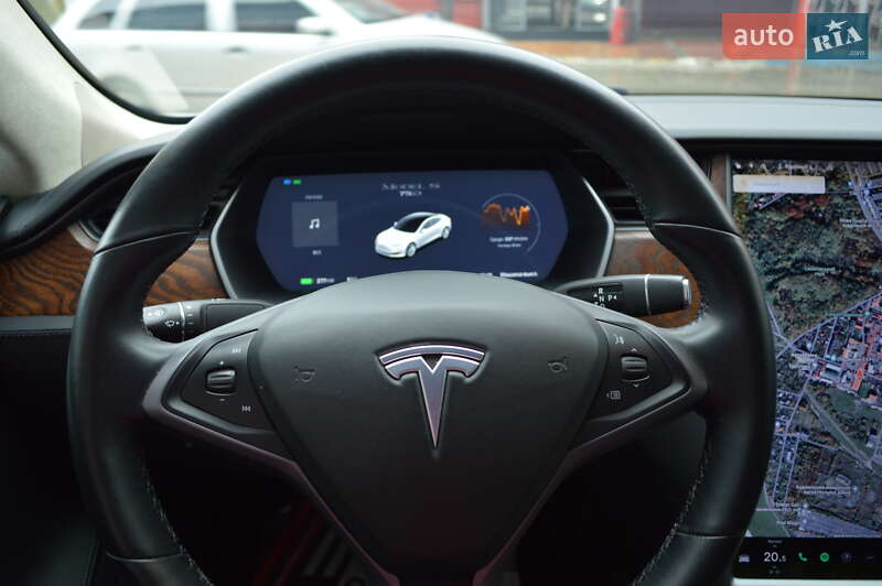 Лифтбек Tesla Model S 2018 в Львове