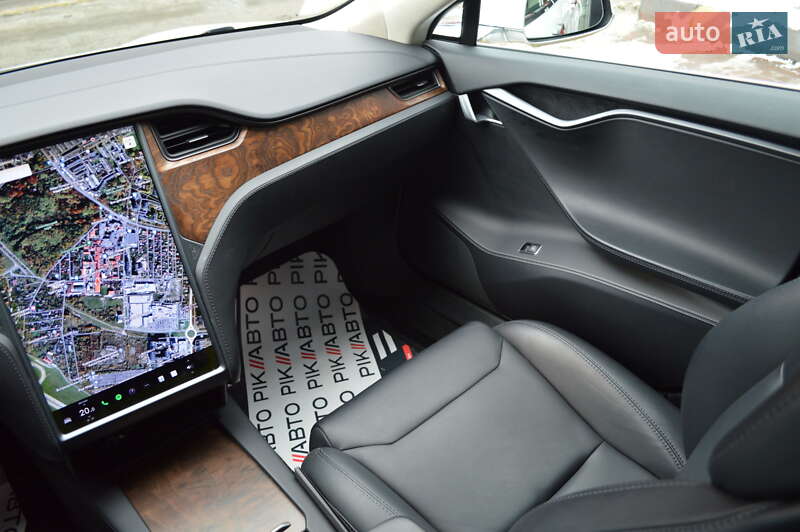 Лифтбек Tesla Model S 2018 в Львове