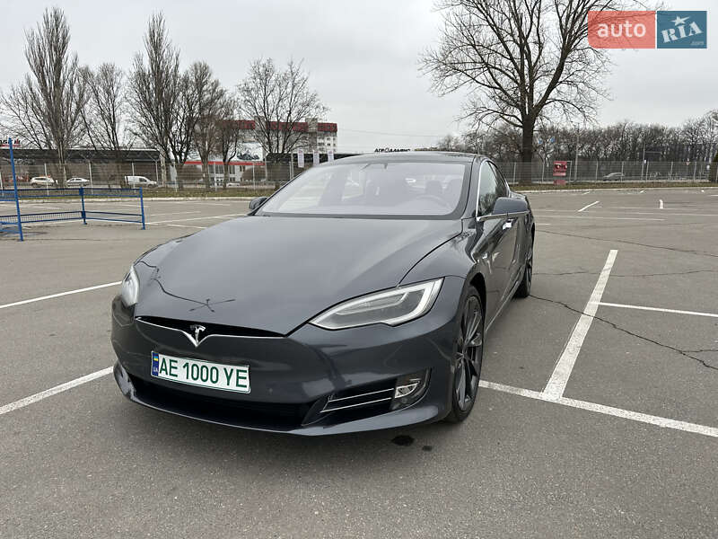 Лифтбек Tesla Model S 2018 в 
