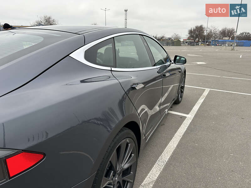 Ліфтбек Tesla Model S 2018 в Дніпрі