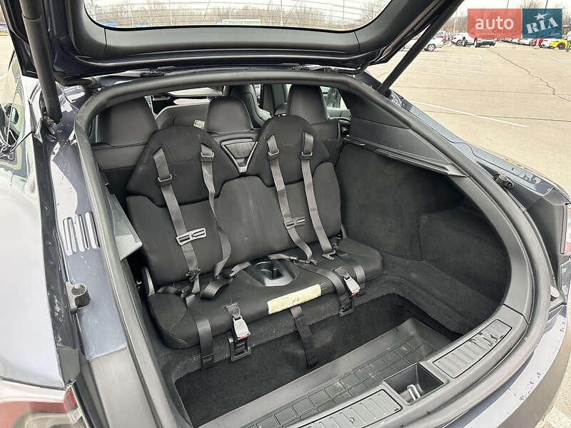 Ліфтбек Tesla Model S 2018 в Дніпрі
