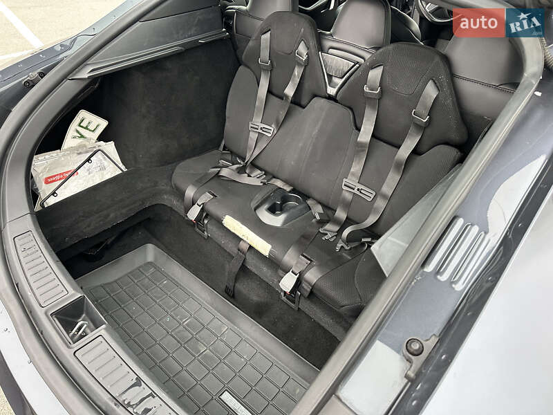 Ліфтбек Tesla Model S 2018 в Дніпрі
