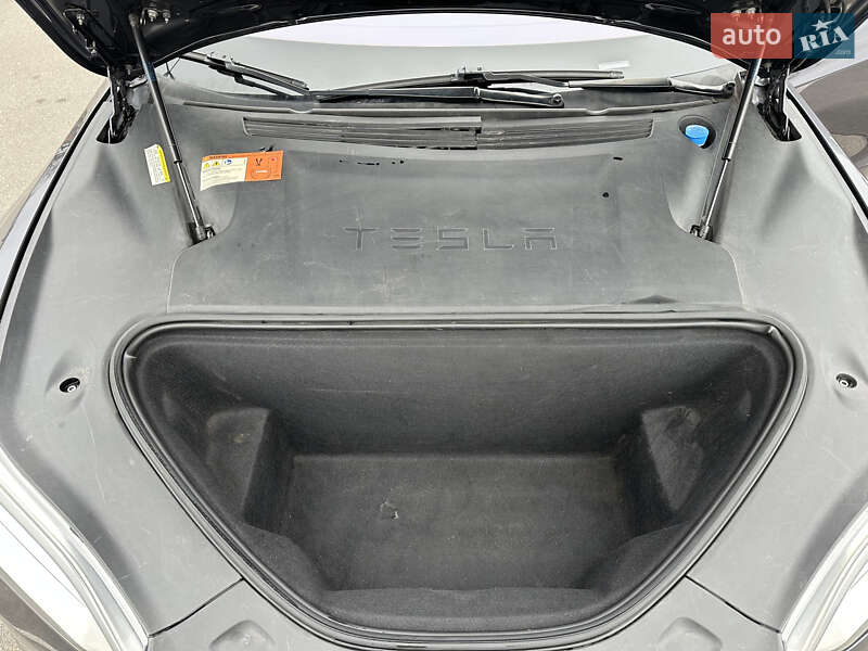 Ліфтбек Tesla Model S 2018 в Дніпрі