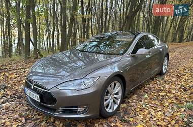 Лифтбек Tesla Model S 2015 в 