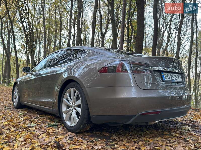 Ліфтбек Tesla Model S 2015 в Тернополі