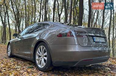 Лифтбек Tesla Model S 2015 в 
