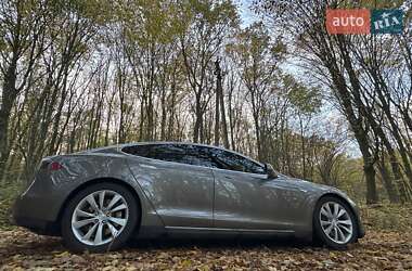 Лифтбек Tesla Model S 2015 в 