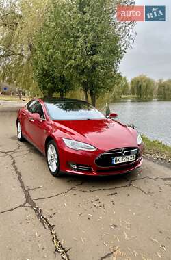 Ліфтбек Tesla Model S 2015 в Рівному