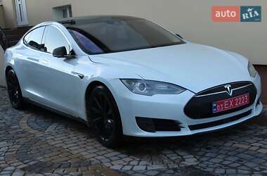 Лифтбек Tesla Model S 2016 в Львове