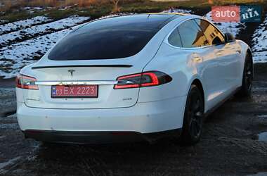 Лифтбек Tesla Model S 2016 в Львове