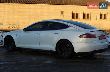 Лифтбек Tesla Model S 2016 в Львове