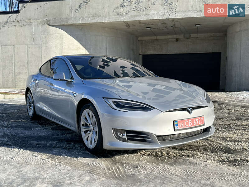 Лифтбек Tesla Model S 2017 в 