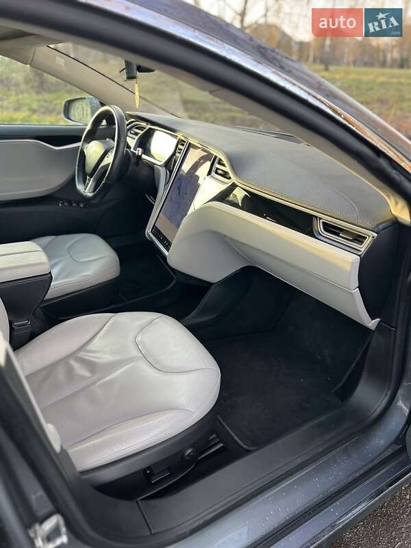 Ліфтбек Tesla Model S 2013 в Рівному