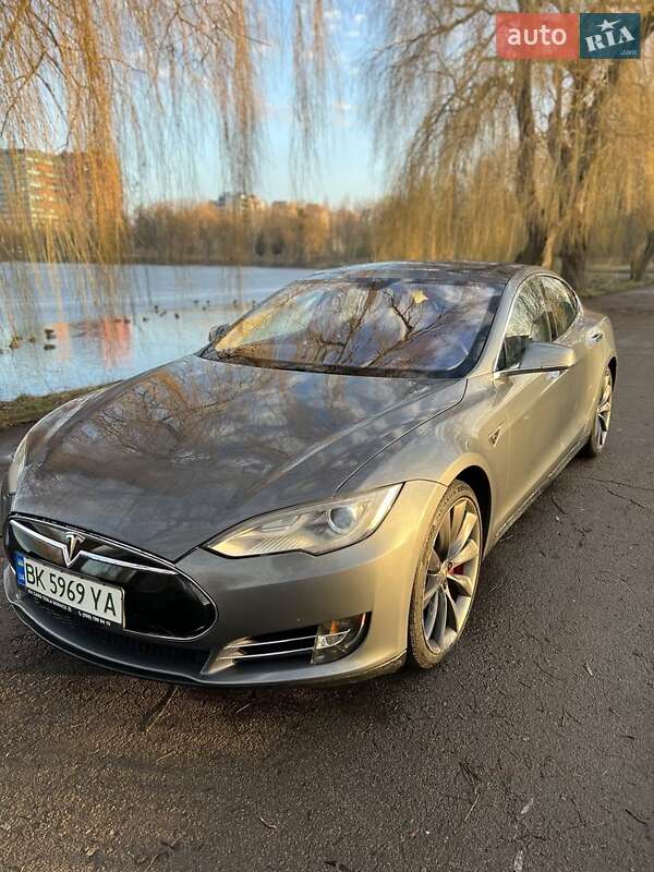 Ліфтбек Tesla Model S 2013 в Рівному