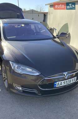 Лифтбек Tesla Model S 2013 в 