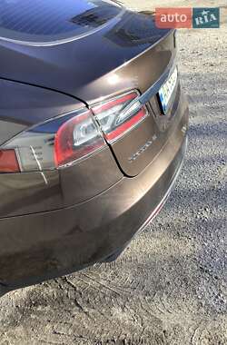 Лифтбек Tesla Model S 2013 в 