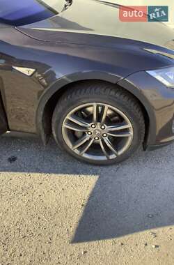 Лифтбек Tesla Model S 2013 в 