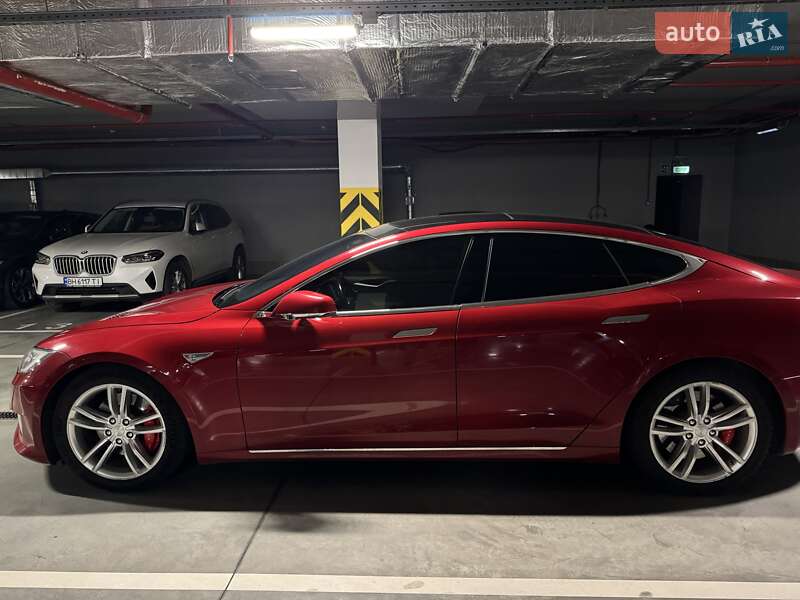 Ліфтбек Tesla Model S 2016 в Одесі