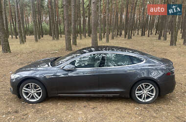 Лифтбек Tesla Model S 2015 в 