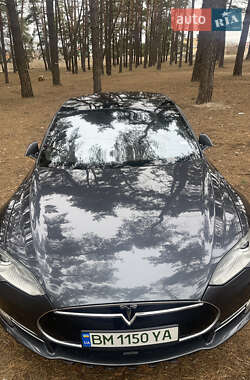 Лифтбек Tesla Model S 2015 в 