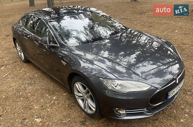 Лифтбек Tesla Model S 2015 в 