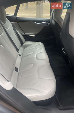 Лифтбек Tesla Model S 2015 в 