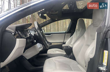 Лифтбек Tesla Model S 2015 в 