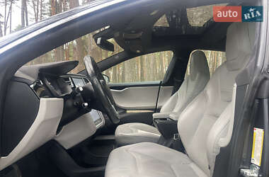 Лифтбек Tesla Model S 2015 в 