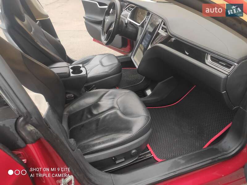 Ліфтбек Tesla Model S 2014 в Києві