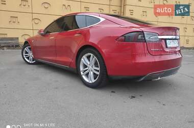 Лифтбек Tesla Model S 2014 в 
