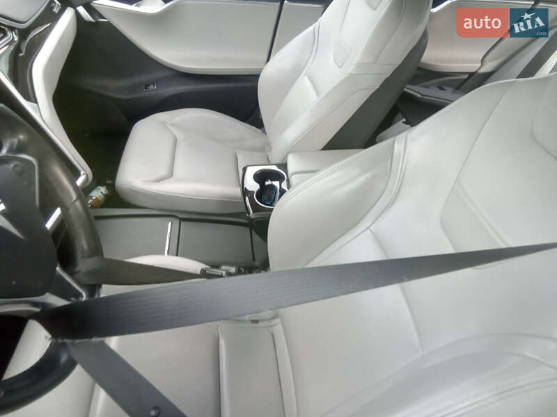Лифтбек Tesla Model S 2017 в Львове