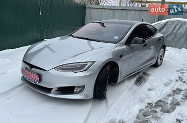 Лифтбек Tesla Model S 2017 в Львове