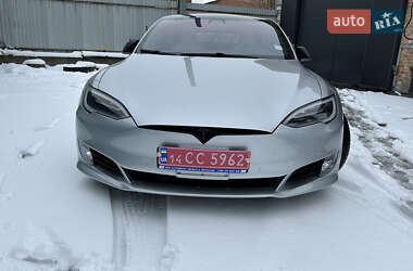 Лифтбек Tesla Model S 2017 в 
