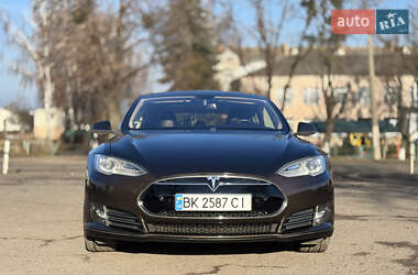 Ліфтбек Tesla Model S 2013 в Дубні