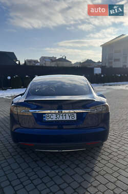 Лифтбек Tesla Model S 2015 в Львове