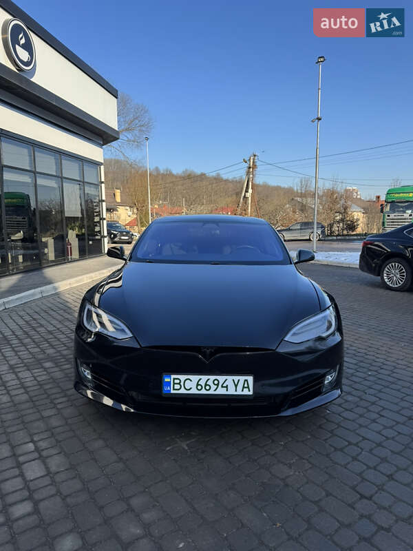Лифтбек Tesla Model S 2018 в Львове
