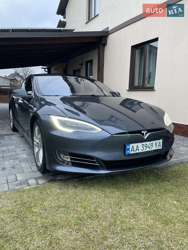 Ліфтбек Tesla Model S 2016 в Києві