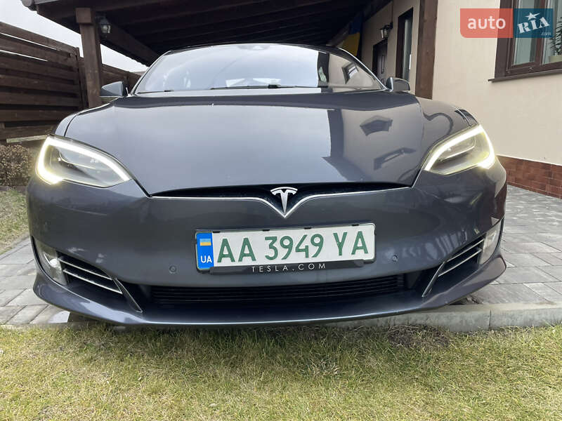 Ліфтбек Tesla Model S 2016 в Києві