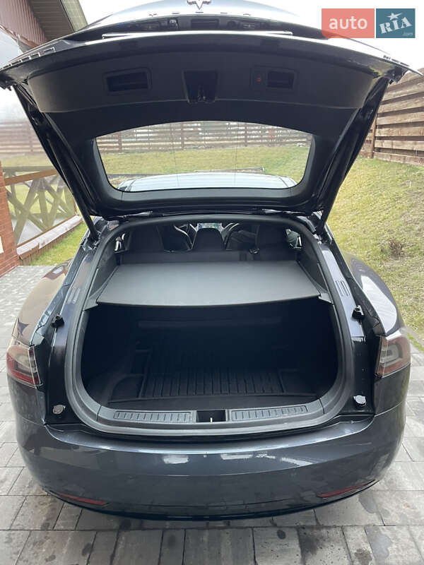 Ліфтбек Tesla Model S 2016 в Києві