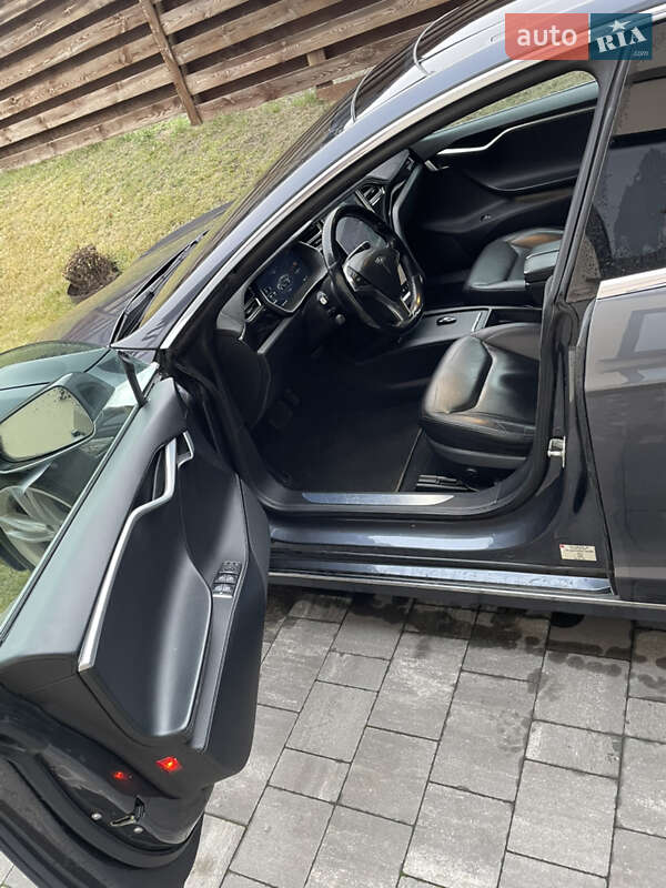 Ліфтбек Tesla Model S 2016 в Києві