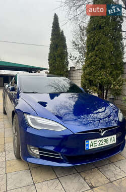 Лифтбек Tesla Model S 2017 в Каменском