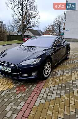 Ліфтбек Tesla Model S 2013 в Звягелі